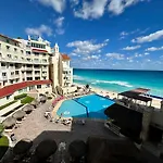 Cancun Plaza - Best Beach