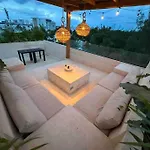 Exclusive Apt With Private Rooftop & Amazing Views
