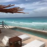 Cancun Beach Aparthotel Brisas