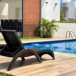 3Br Modern House With Pool & Bbq - Great Location!