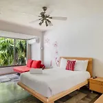 Large House - Walking To Beach - 10 Guests!
