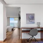 Deluxe Beachfront 4B Villa