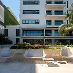 3Br Luxury Oceanfront Apt W/ Pool, Gym & Views!