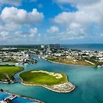 Marea Puerto Cancun, Lujo Comodidad Y Una Vista Espectacular