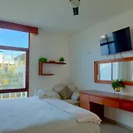 Gran Villa Con Banos En Suite