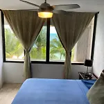 Front Beach Private Room With Shared Bathroom