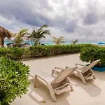 Stunning! 2 Bdrm Beach/Oceanfront Condo On Cancun Beach - Hotel Zone
