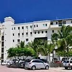 Beachfront Suite In The Best Location!