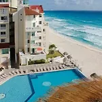 Beachfront Suite In The Best Location!
