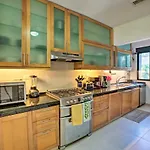 Updated Oceanside Townhome With Pool Walk To Beach!