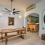 Updated Oceanside Townhome With Pool Walk To Beach!