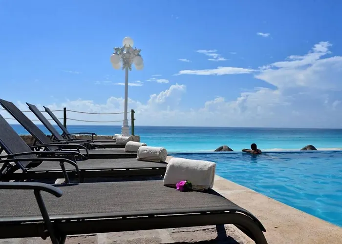 Beachfront Suite With Kitchenette In The Hotel Zone!