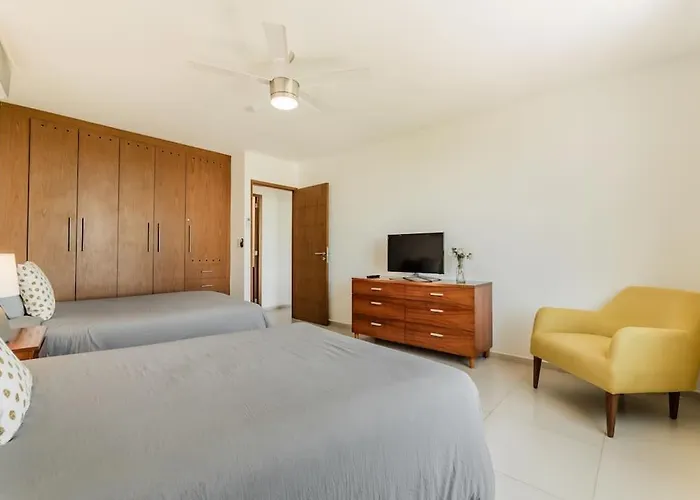 Blue Dream Beachfront 2 Bdr By Casa Paraiso