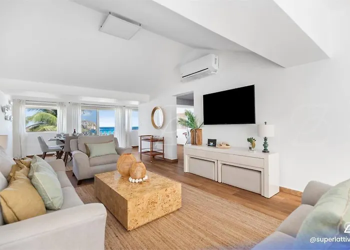 Deluxe Beachfront 4B Villa