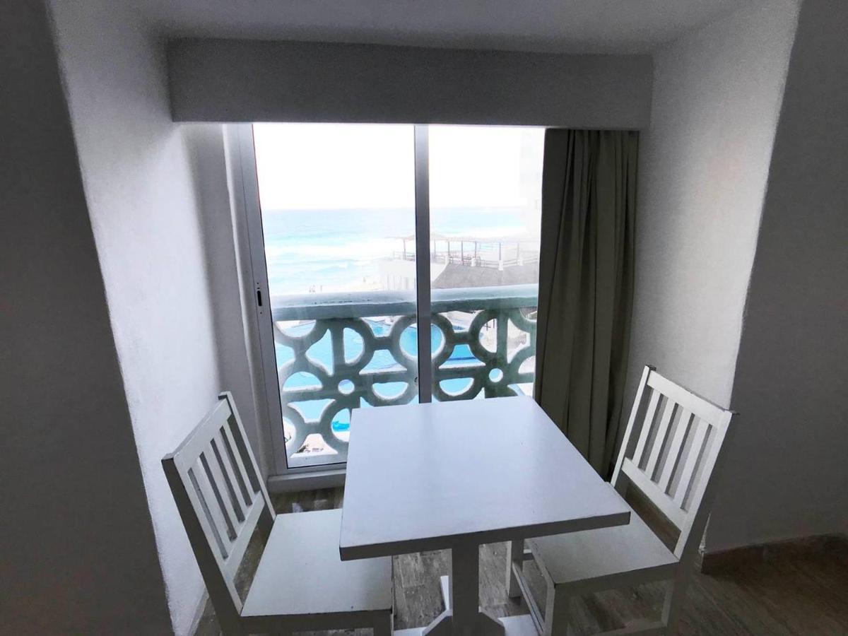 Beachfront With Kitchenette In The Zone! Cancun
