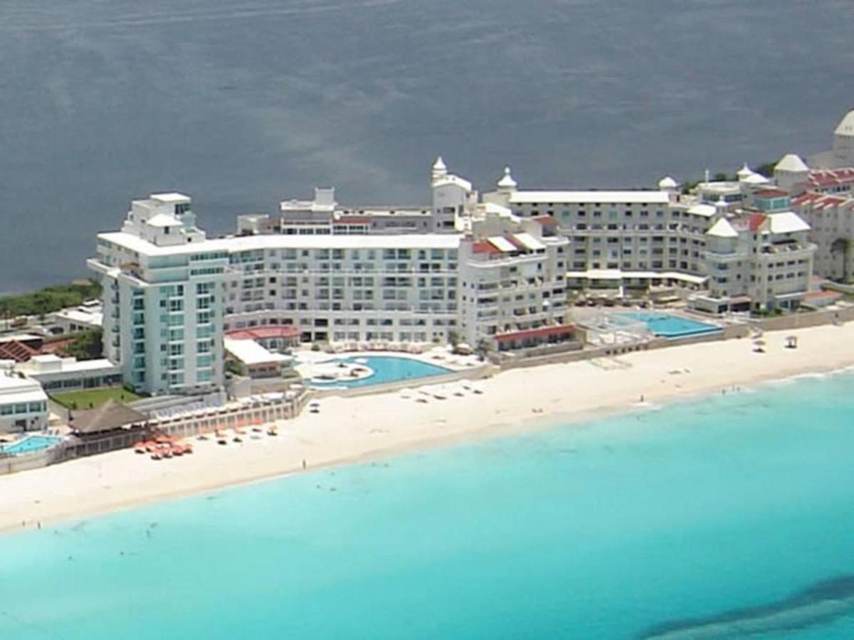 Beachfront With Kitchenette In The Zone!