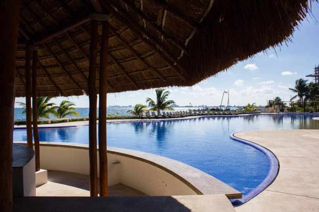 Amara Beachfront Caribe R Apartment