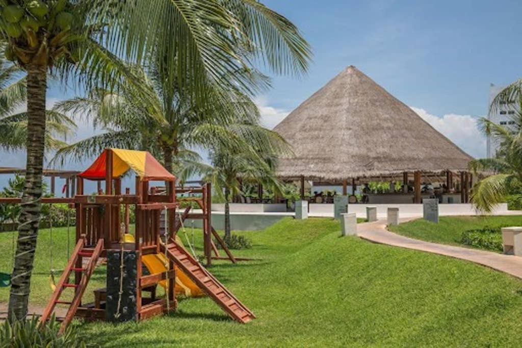 Amara Beachfront Caribe R Cancun