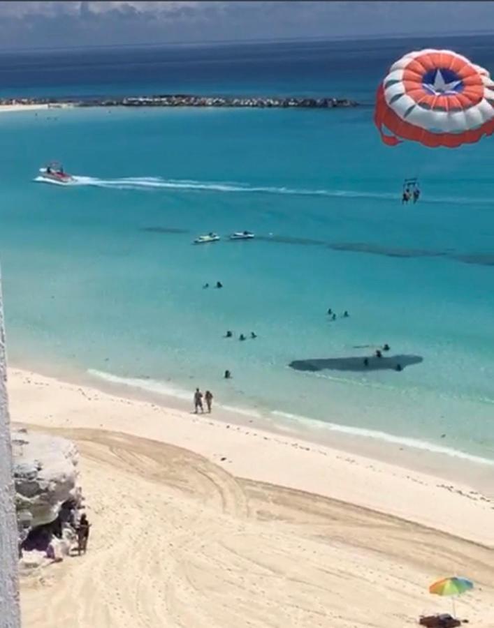 Oceanfront Prime Location Apartment Cancun
