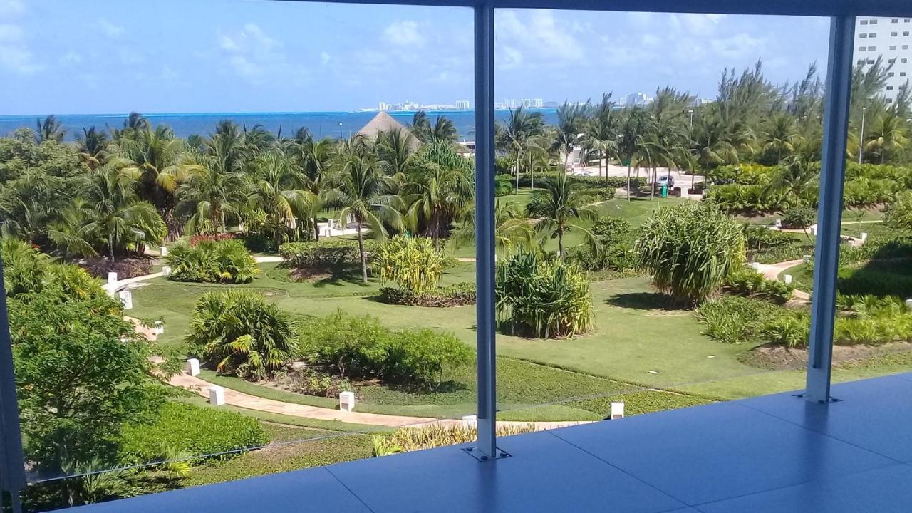 Apartment Swim The Caribbean & Work With A View