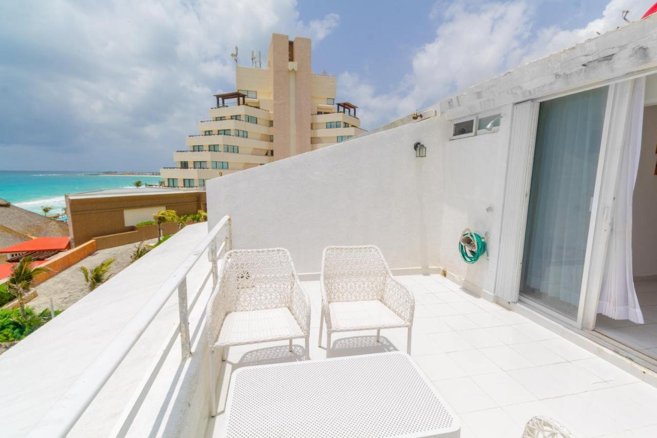 Penthouse Ocean Front, Steps To The Beach Apartment