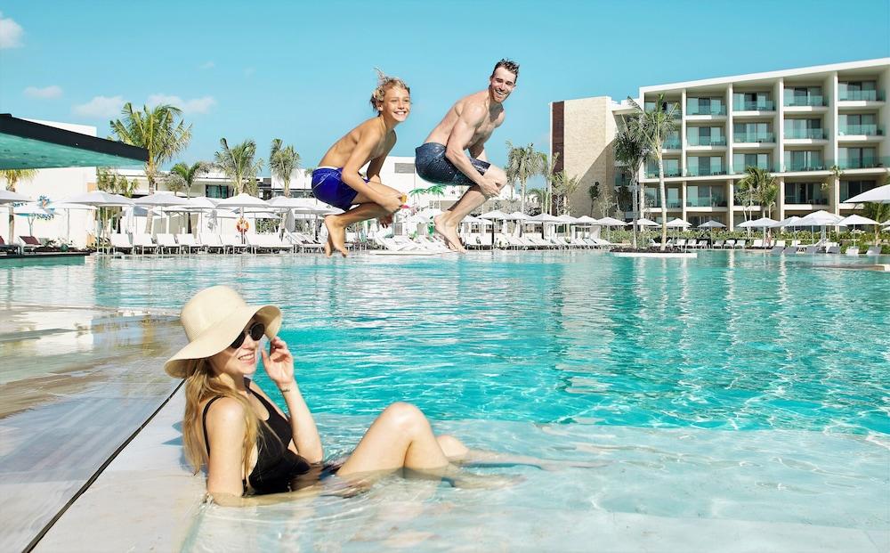 Grand Palladium Select Costa Mujeres Resort Cancun