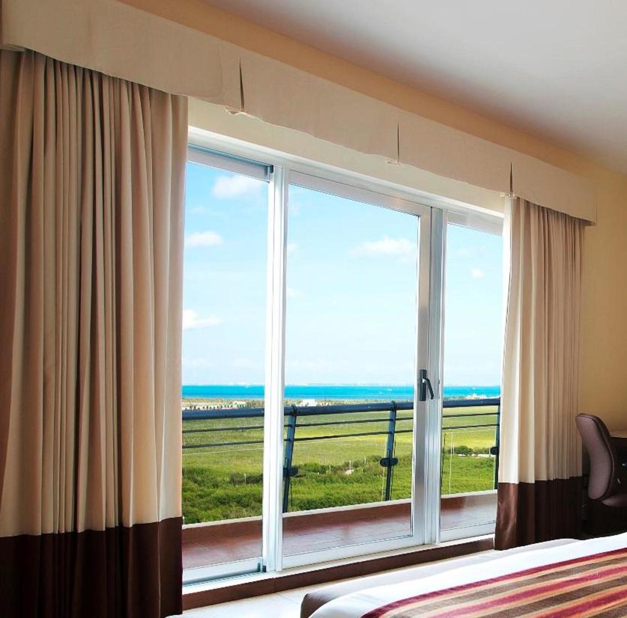 Krystal Urban & Beach Club Hotel 4*