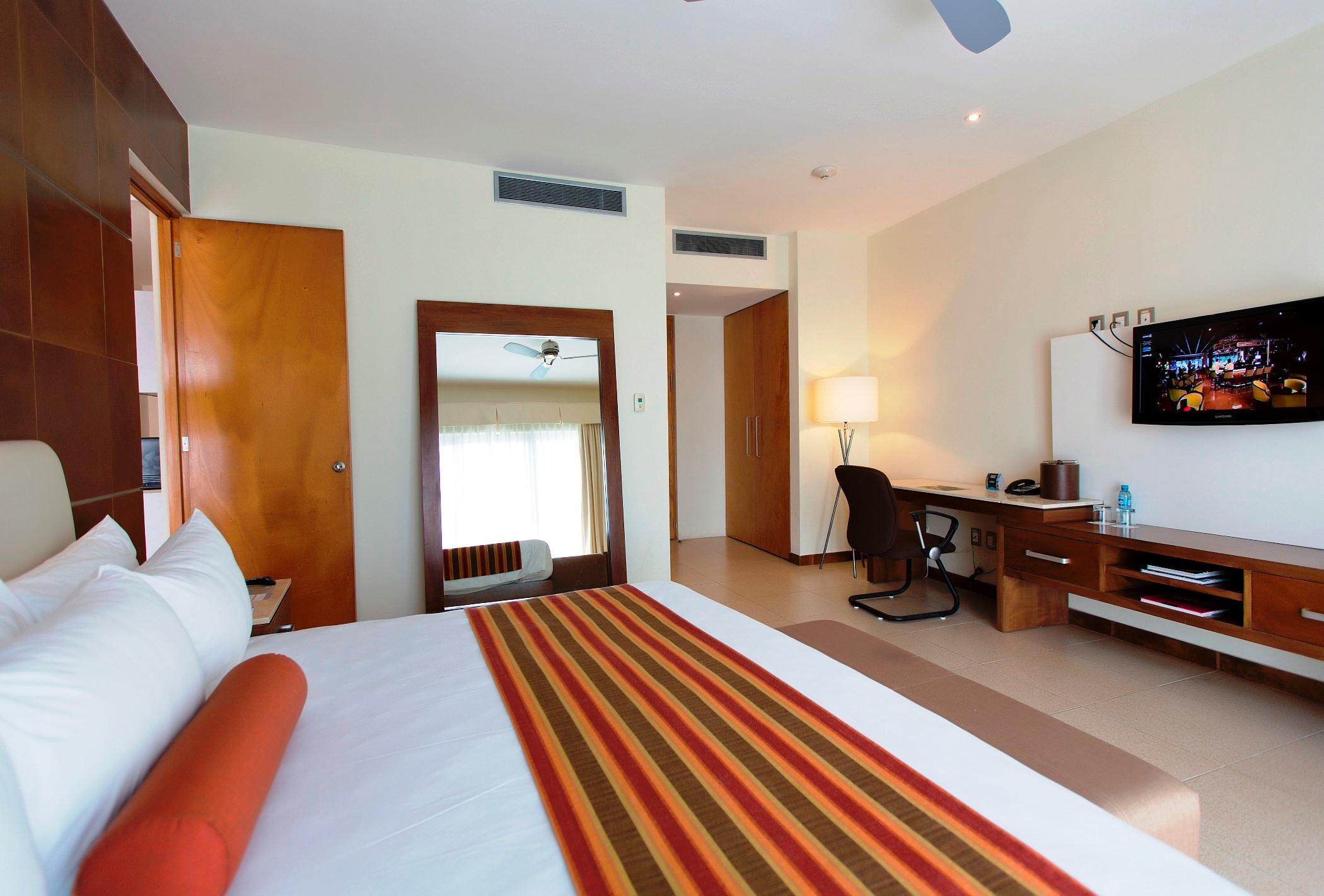 Hotel Krystal Urban & Beach Club