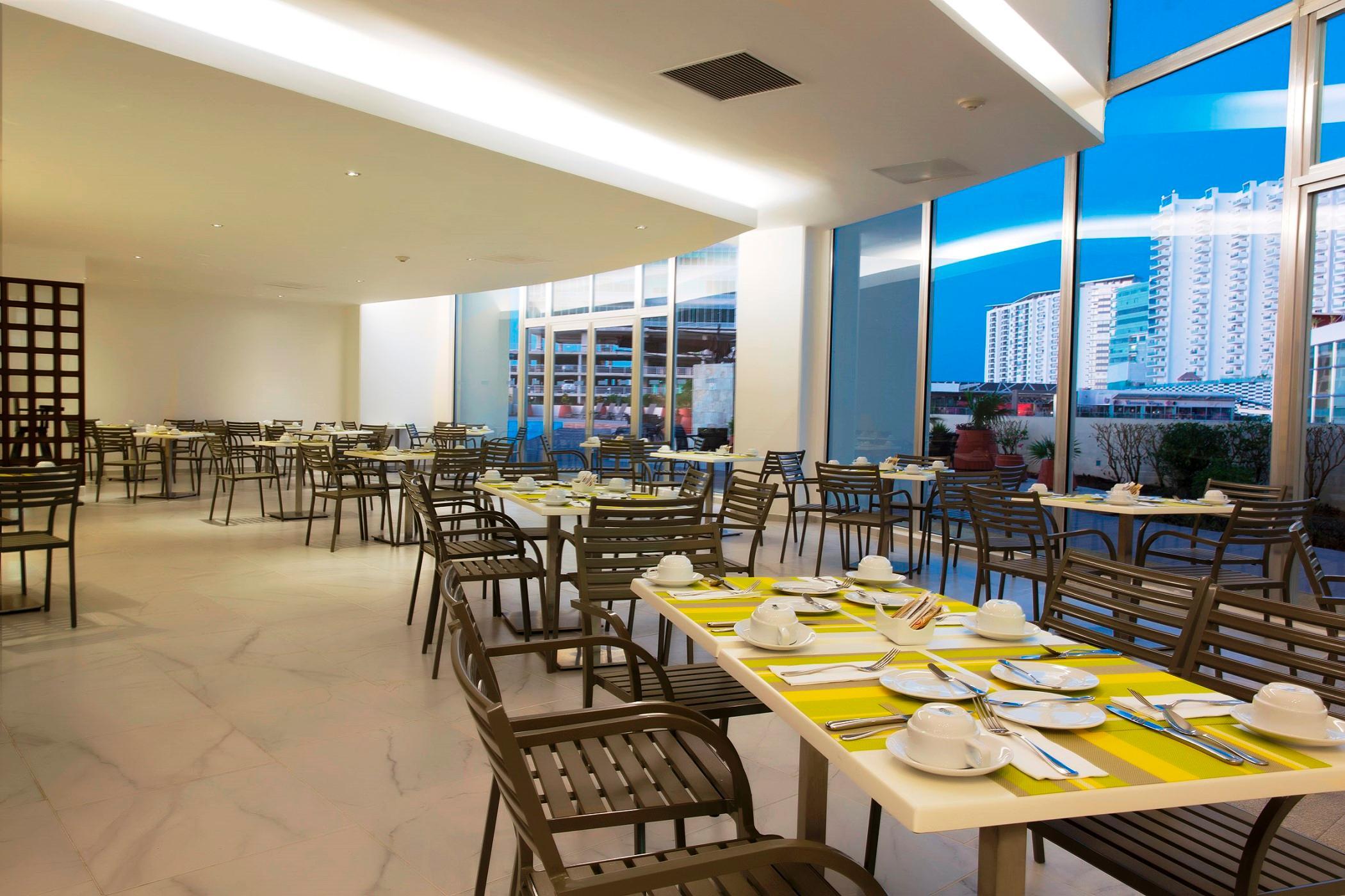 Krystal Urban & Beach Club Hotel 4*