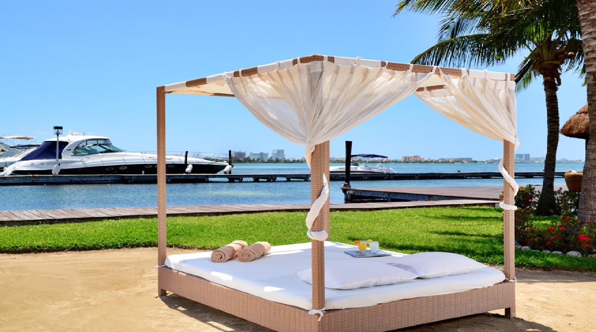 Resort Sunset Marina & Yacht Club