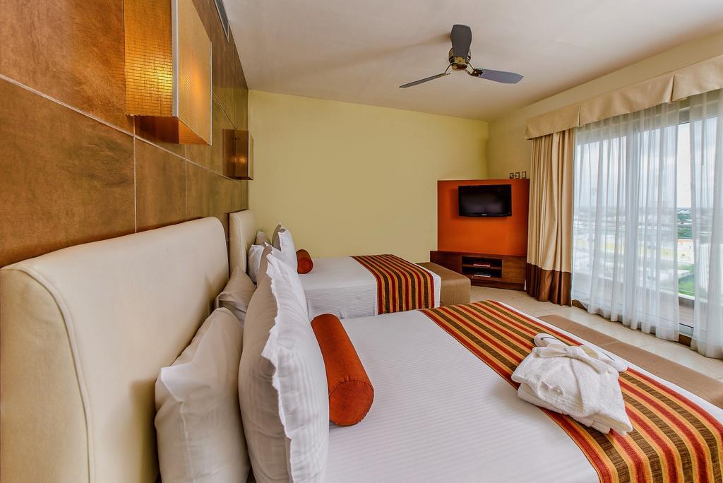 Hotel Krystal Urban & Beach Club 4*