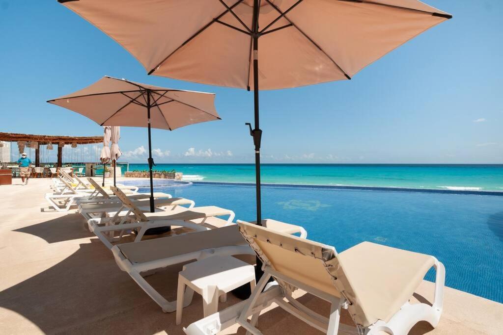 Apartment *turquoise Escape- Beachfront By Casa Paraiso* *