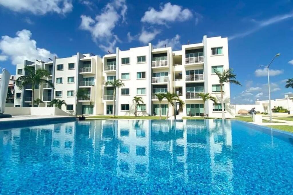 Super Trendy ! King Size, Alberca, Estacionamiento Apartment Cancun
