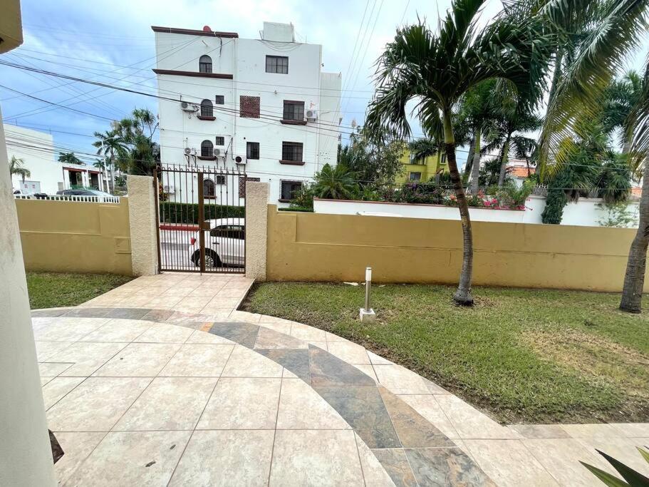 Deco 2 Downtown 3 Bed Renewed Apartment