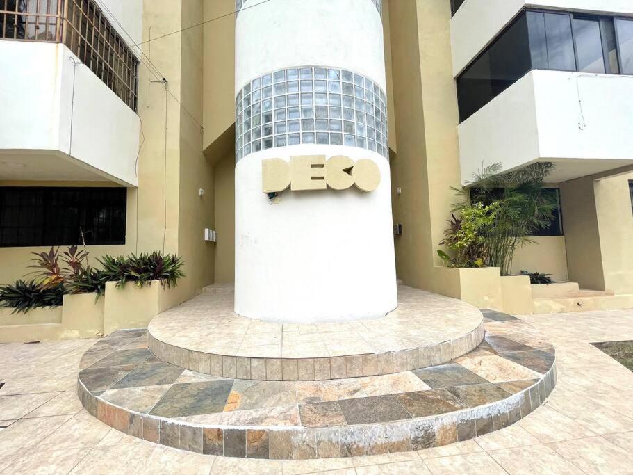 Deco 2 Downtown 3 Bed Renewed Apartment