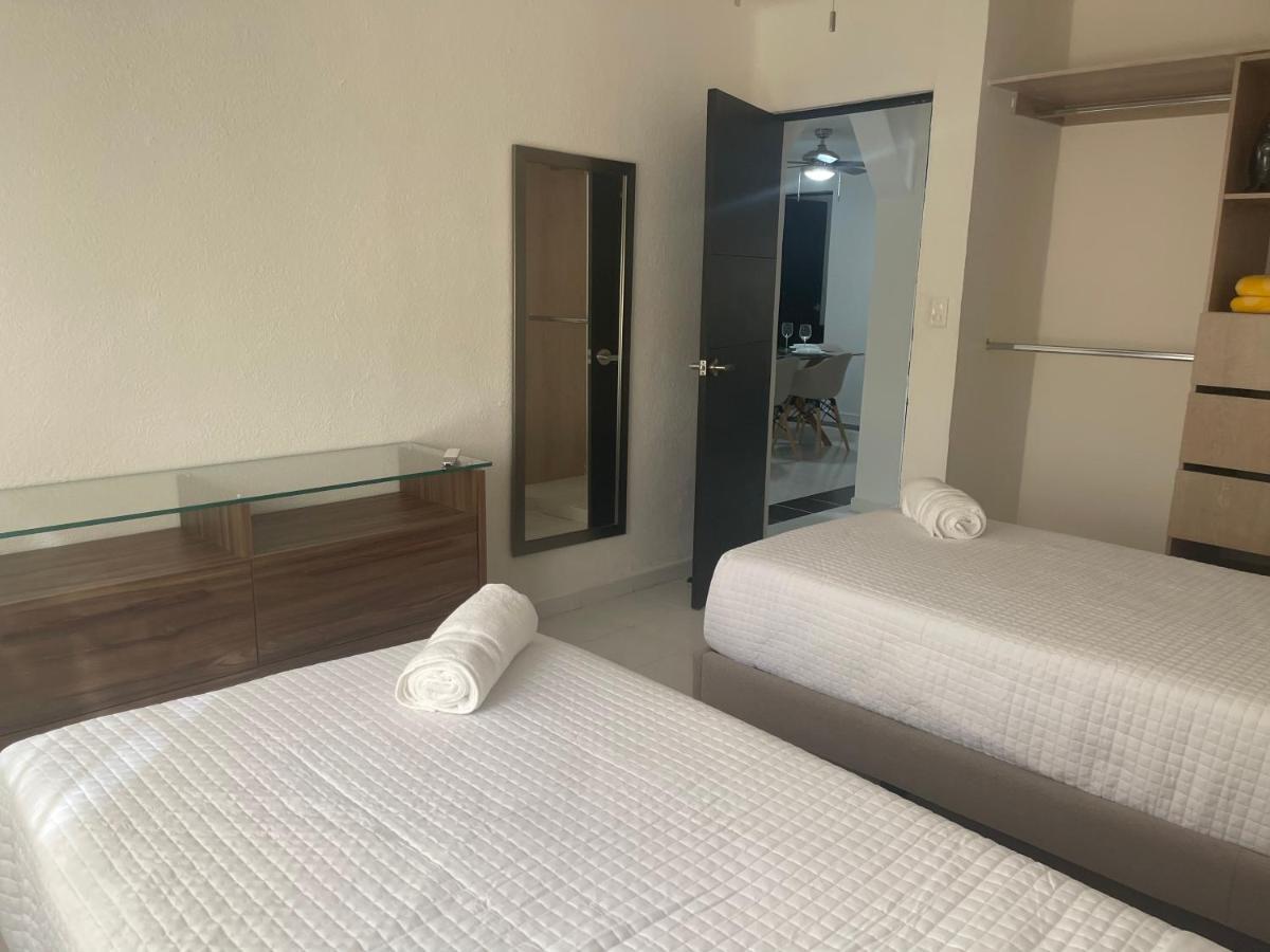 Deco 2 Downtown 3 Bed Renewed Apartment
