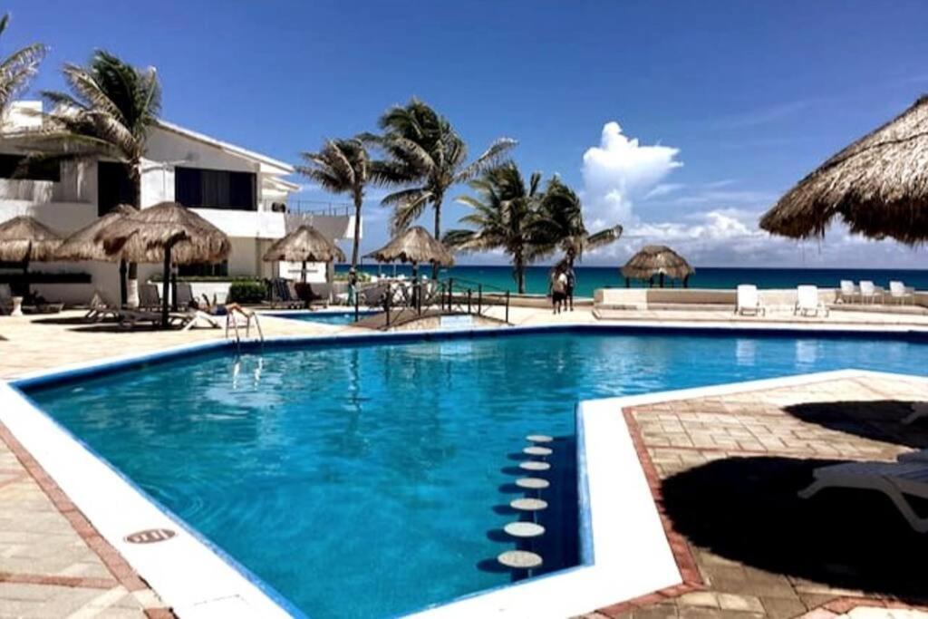 Neat Beachfront At Brisas Apartment Cancun