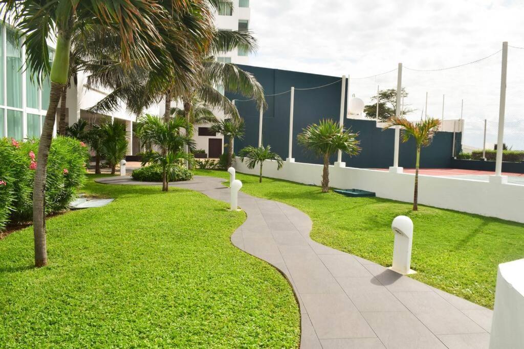 Ocean Front 2c, New Listing Apartment Cancun