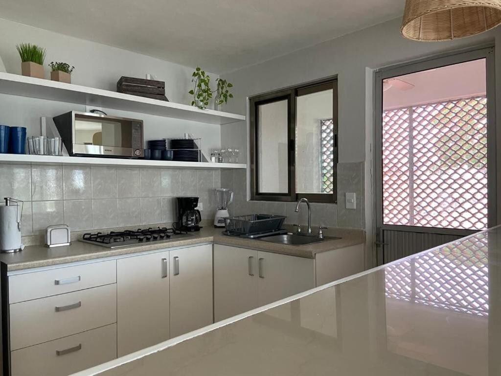 Hermoso Condominio Recien Remodelado Con Alberca Y Super Ubicacion *