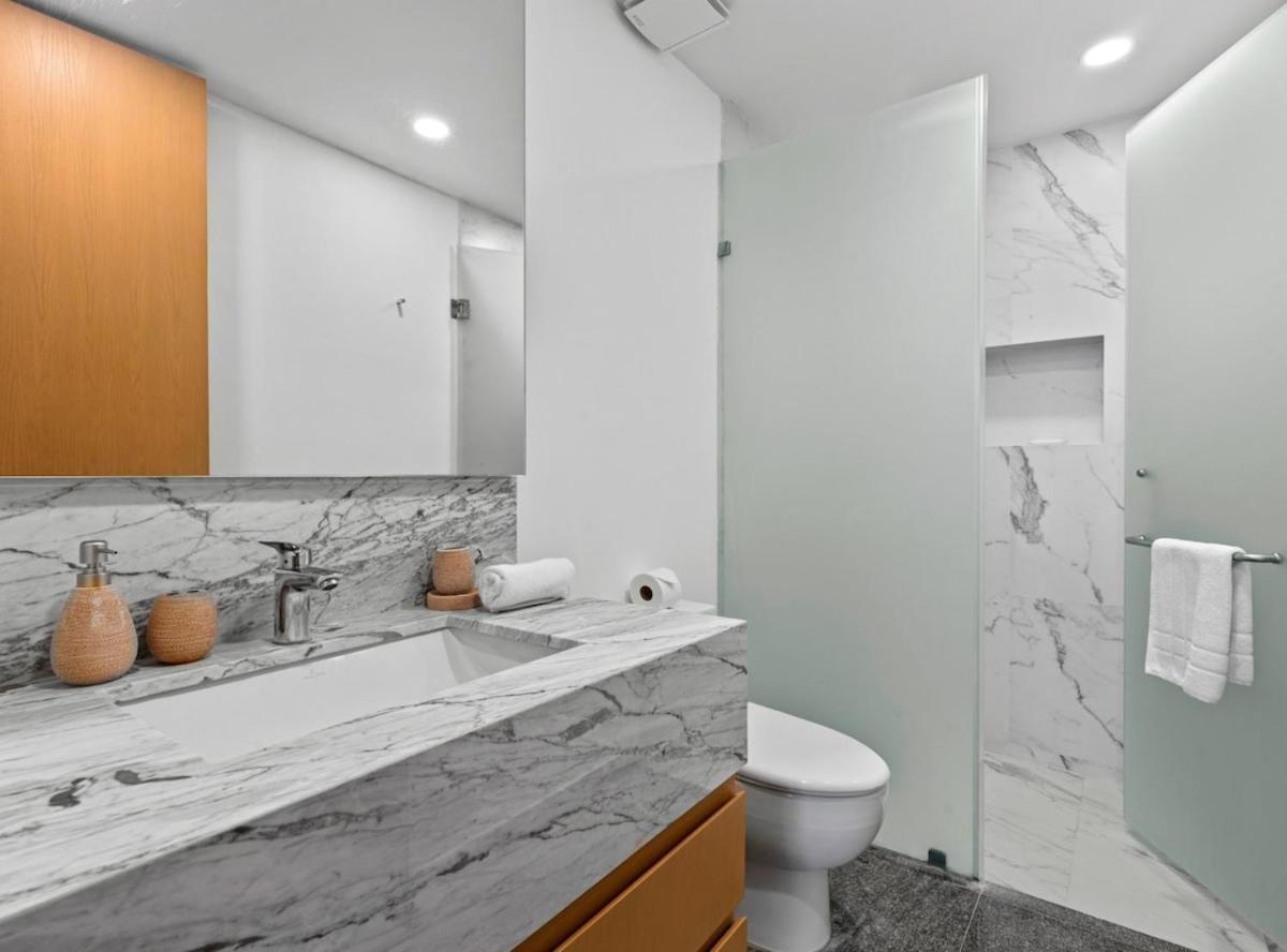 Comfy 3br, Near The Apartment *