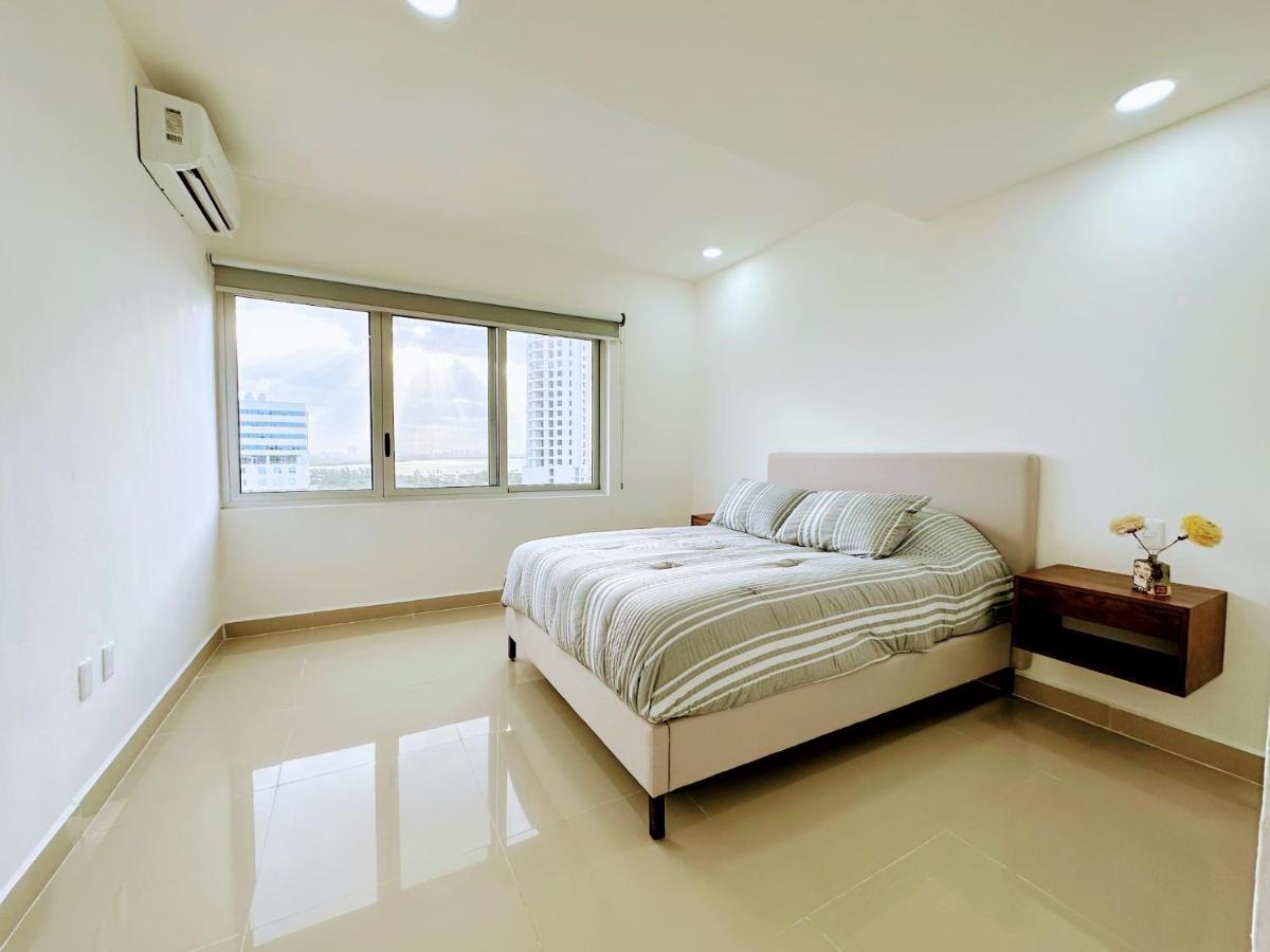 Perfect Location At Malecon Americas Apartment *