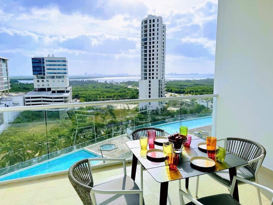 Perfect Location At Malecon Americas * Cancun