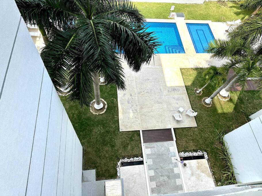 3br Beautiful With Pool Gym & Great Location Holiday home