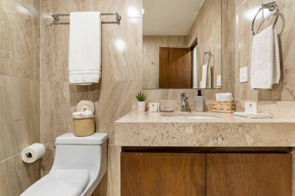 Departamento Centrico Y Moderno En Cancun. *