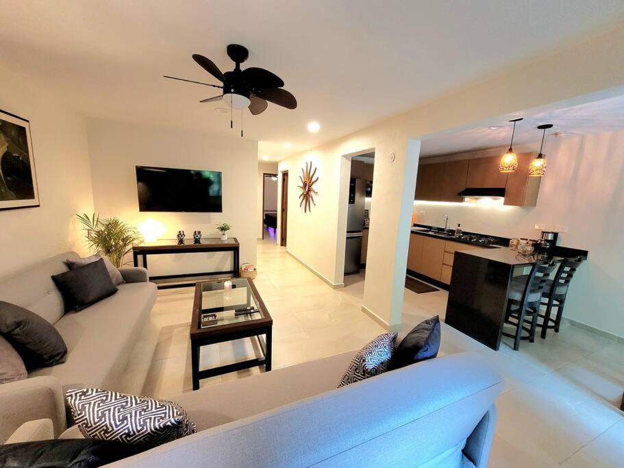Departamento Centrico Y Moderno En Cancun. *