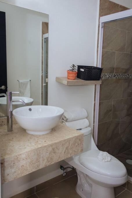 Departamento Moderno Con Vista A La Laguna En Dream Lagoons Apartment *