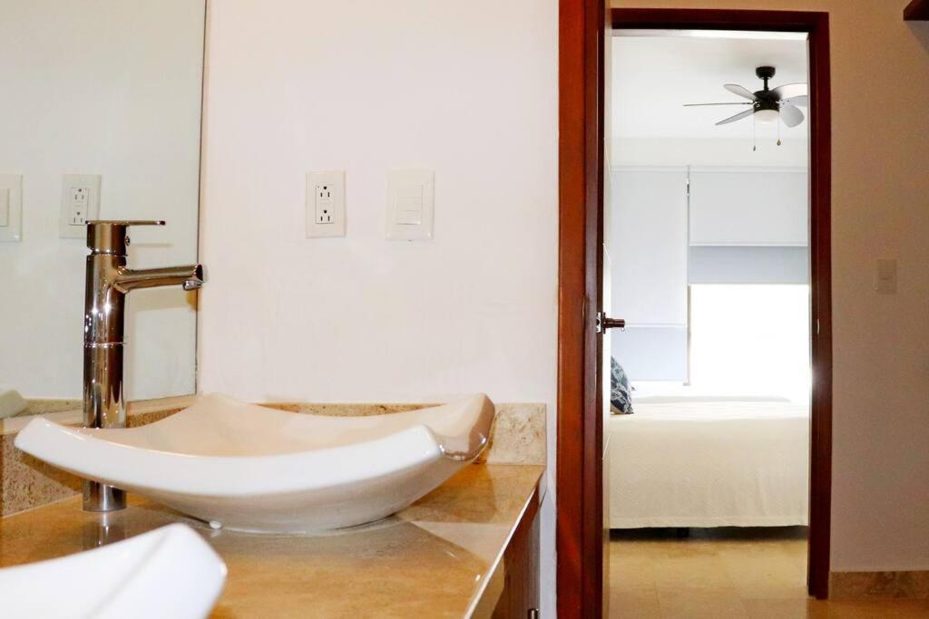 New With Pool, Gym, A/c, Wifi, King Size Bed Cancun