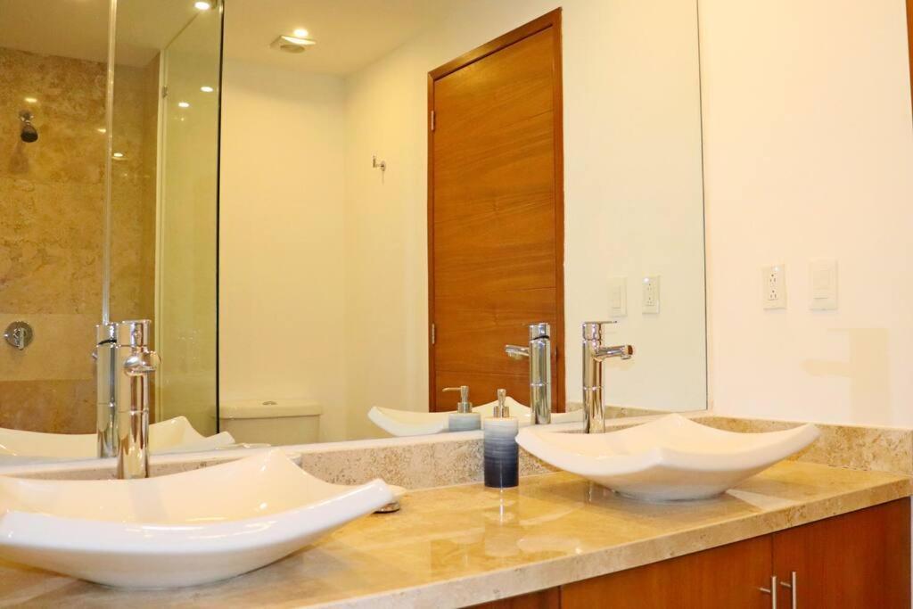 Apartment New With Pool, Gym, A/c, Wifi, King Size Bed Cancun