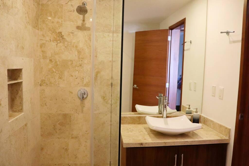 Apartment New With Pool, Gym, A/c, Wifi, King Size Bed Cancun