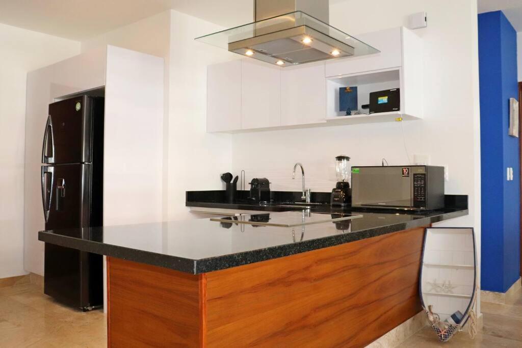New With Pool, Gym, A/c, Wifi, King Size Bed Apartment
